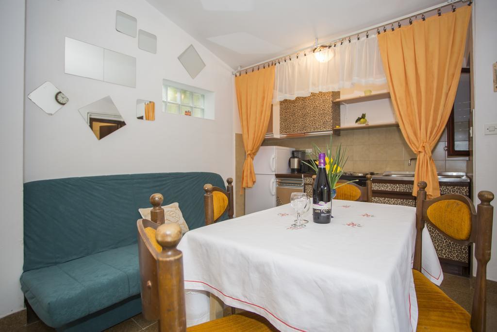 Apartments Pula 1618 외부 사진